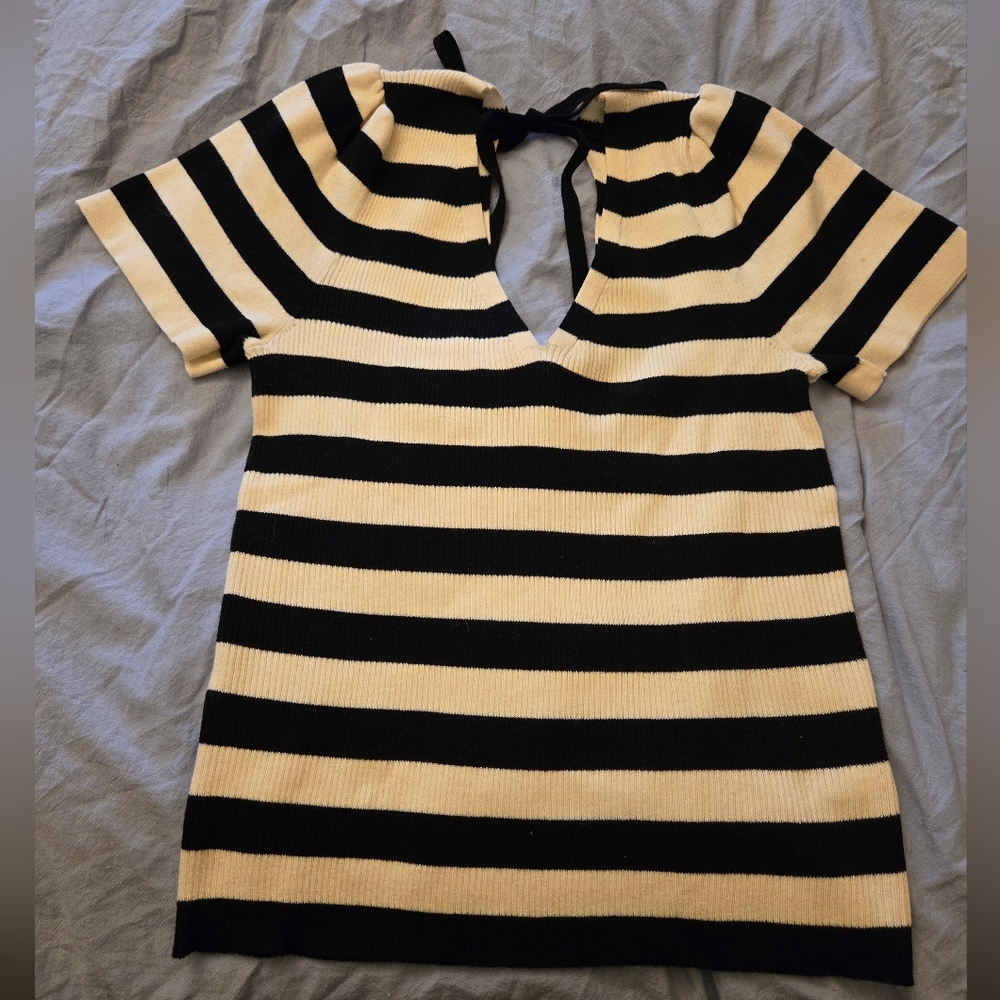 Reitmans Black and Cream Striped Knit Top